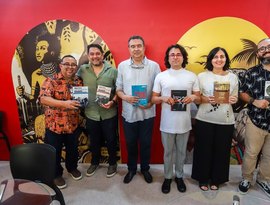 Livros lançados na Bienal visam ressignificar acontecimentos de Alagoas