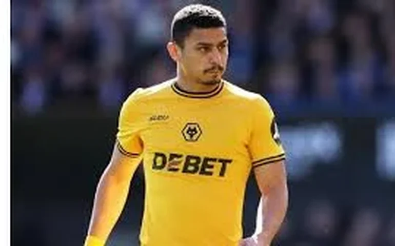 André renova com Wolverhampton até 2030 e lidera reconstrução na Championship