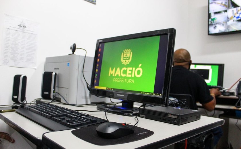 Escolas recebem 300 computadores para modernização da gestão escolar