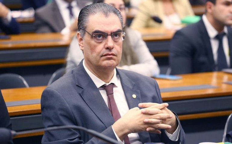 CCJ aprova extinção de multa para advogado que abandona processo penal