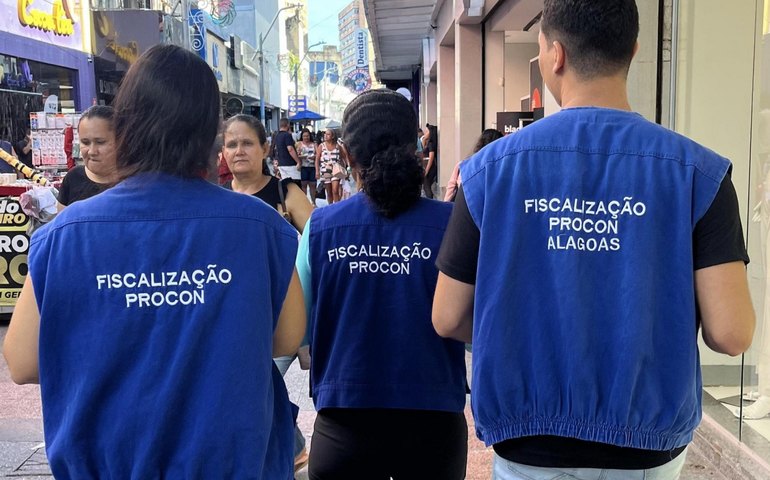 Operação encontra baratas e fezes de ratos e interdita três estabelecimentos em Botafogo