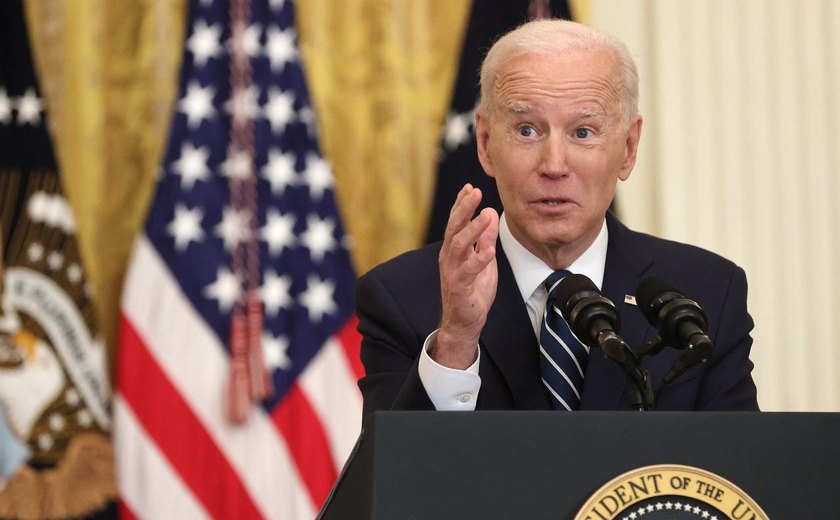 Principais portos dos EUA funcionarão 24h/dia para aliviar gargalos, diz Biden