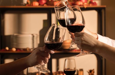 Cardiologista desmistifica relação entre o consumo de vinho e a saúde do coração