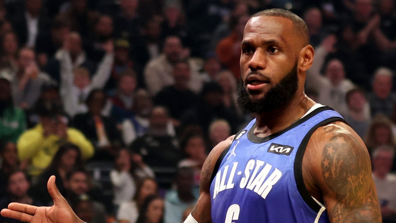 Los Angeles Lakers oficializam saída de LeBron James