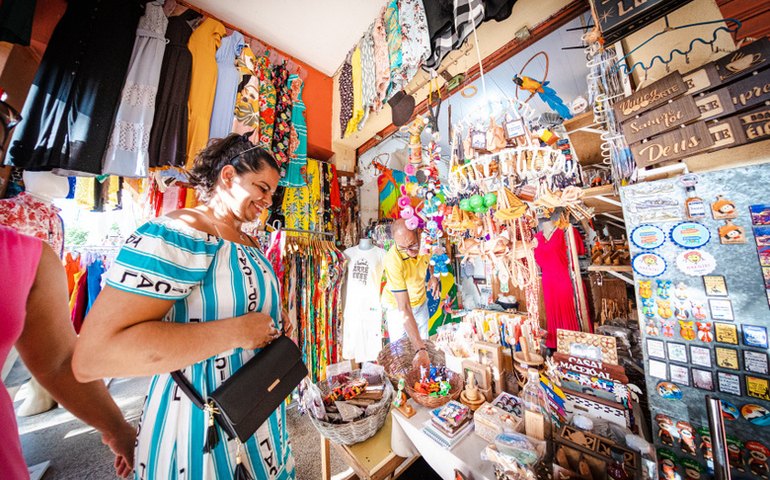 Mercado do Artesanato encanta visitantes de todo o Brasil e estrangeiros