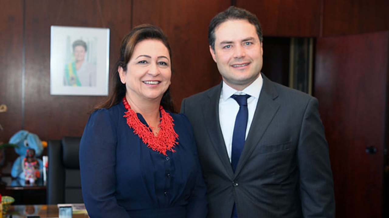 Katia acerta cooperação com governador Renan Filho