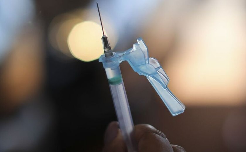 Audiência sobre vacinação de crianças tem médicos ligados a notícias falsas