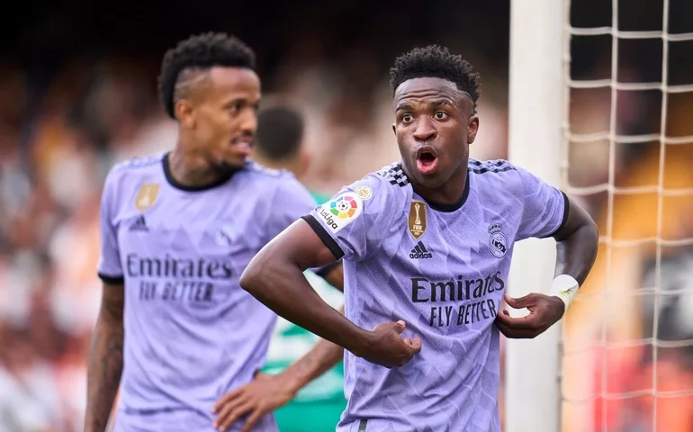 Bellingham defende Vini Jr. em casos de racismo: 'As pessoas no poder precisam fazer mais'