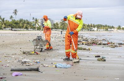 Desenvolvimento Sustentável recolheu mais de 3.400 toneladas de lixo nas praias da capital