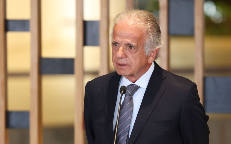 Crise entre Venezuela e EUA preocupa, diz ministro da Defesa do Brasil