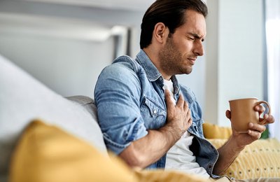 Palpitações e ansiedade em dias de jogos: quando a emoção do torcedor merece atenção médica