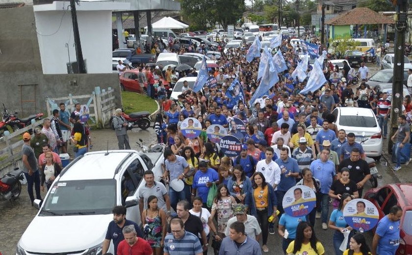 Galba Novaes participa de caminhada em Anadia e recebe reconhecimento da população