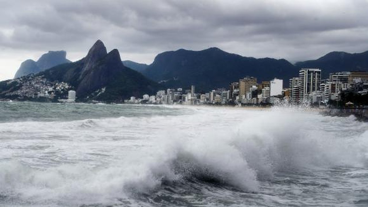 Mar do Rio tem ondas de até 2,5 metros até o fim desta sexta-feira