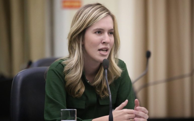 Cibele Moura apresenta projeto que prioriza estudantes alagoanos no ingresso em universidades públicas do Estado