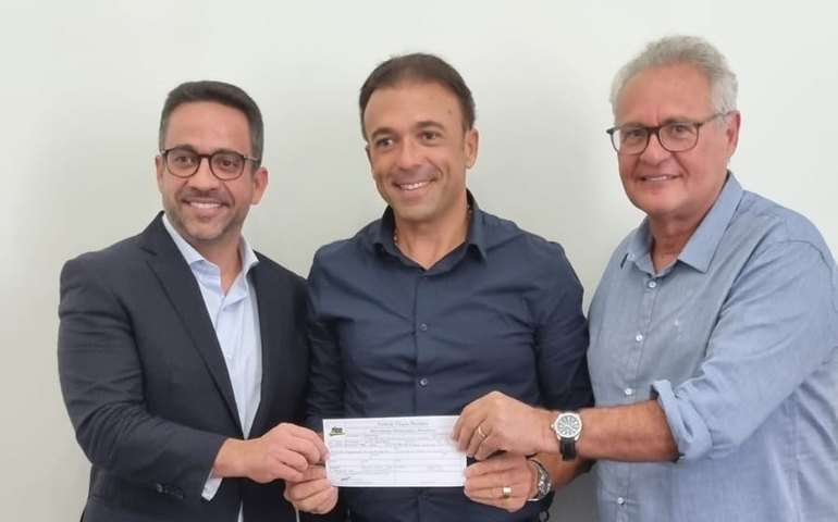 Prefeito Theobaldo Cintra, de Major Izidoro, se filia ao MDB para eleição de 2024