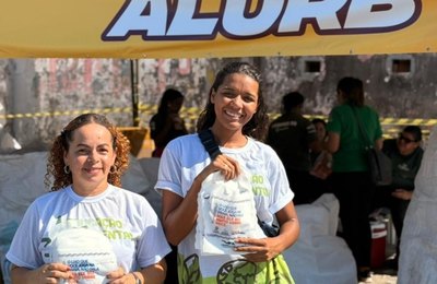 Cooperativa realiza coleta seletiva durante competição na orla de Maceió