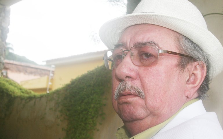 Escritor Ivan Barros publica seu 21º livro