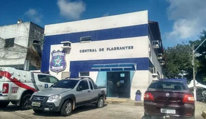 Suspeito de matar ex-companheira a facadas é preso após se apresentar em Maceió