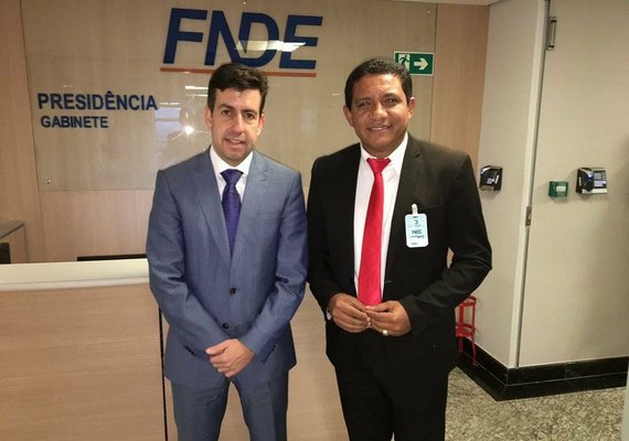 Júlio Cezar se reúne com presidente do FNDE, em Brasília