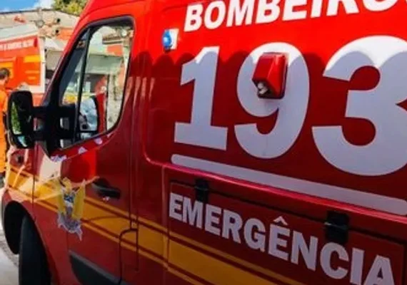 Homem sofre choque elétrico e é resgatado de telhado em Maceió