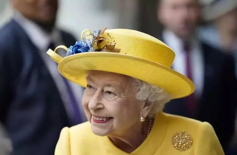 rainha-elizabeth-segunda-de-amarelo-e-sorrindo_1_66533 / Foto: Foto: Andrew Matthews/REUTERS