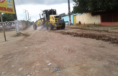 Prefeitura inicia primeira etapa da pavimentação de acesso ao Morro Santo, em Arapiraca
