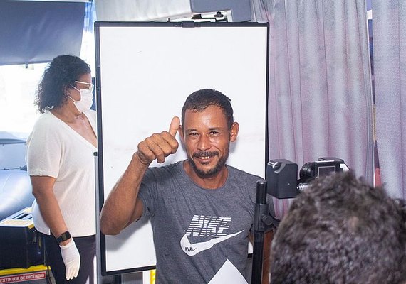 TRE/AL oferece serviços eleitorais a pessoas em situação de rua em Maceió