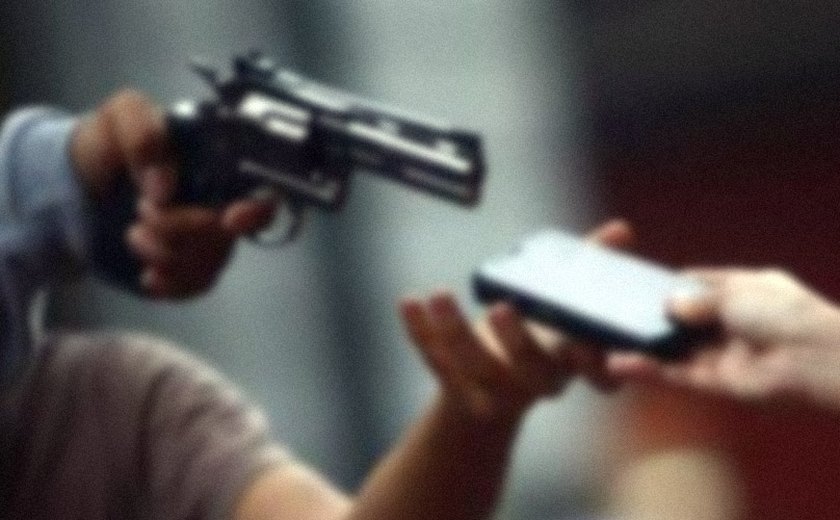 Mulher é assaltada por homem armado em motocicleta em Arapiraca