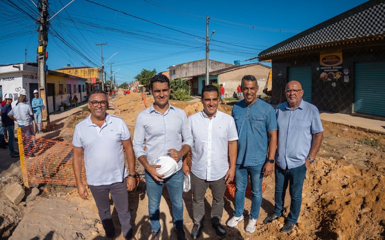Prefeito JHC visita obra de esgotamento sanitário na Avenida Gama Lins, no Cidade Universitária