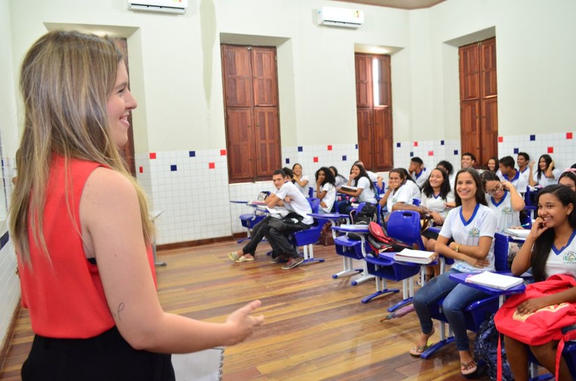 Deputada Cibele Moura faz indicação para que Estado forneça internet a professores durante pandemia