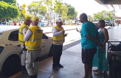 Ronda no Bairro acolhe casal vítima de falso anúncio de emprego em Maceió