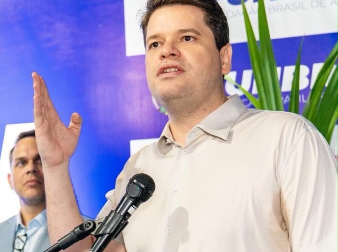 Davi Davino Filho destaca resultados da Funbrasil e construção do novo hospital no Benedito Bentes