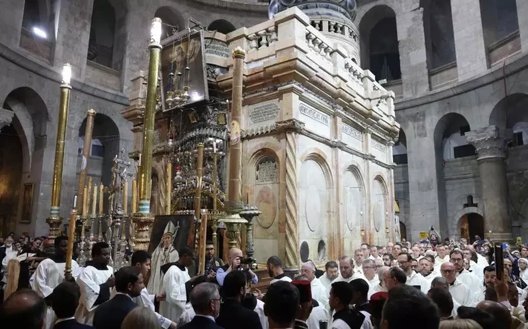 Igreja do Santo Sepulcro recebe missa em sufrágio do Papa