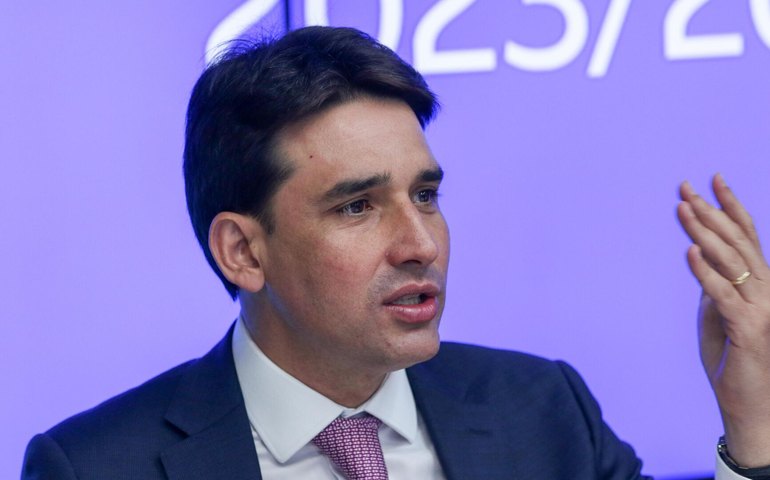 Silvio Costa Filho anuncia saída do ministério para disputar o Senado em 2026