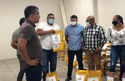 Prefeitura de São Brás entrega sementes para agricultores familiares