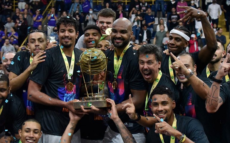 Franca atropela Flamengo com início forte e leva título inédito do NBB