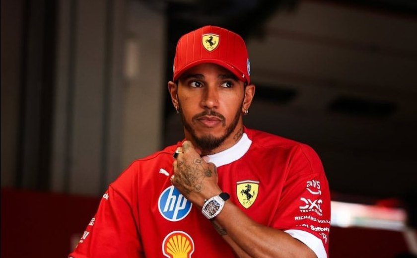 Após bater em treino, Hamilton perde três posições no grid por bloquear Verstappen