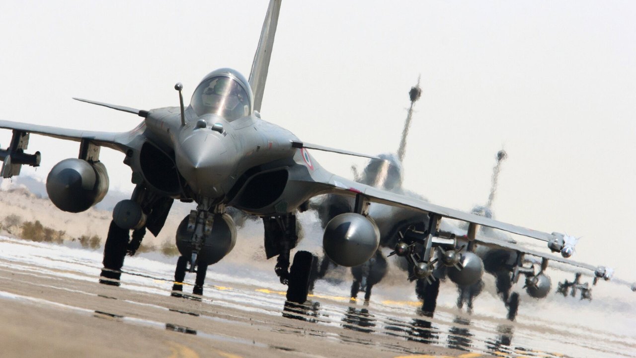 França vai implantar aviões de combate com armas nucleares em base aérea na fronteira alemã