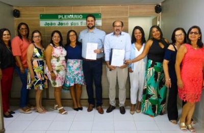 Em solenidade, Referencial Curricular da Rede Pública de Ensino de Piaçabuçu é homologado