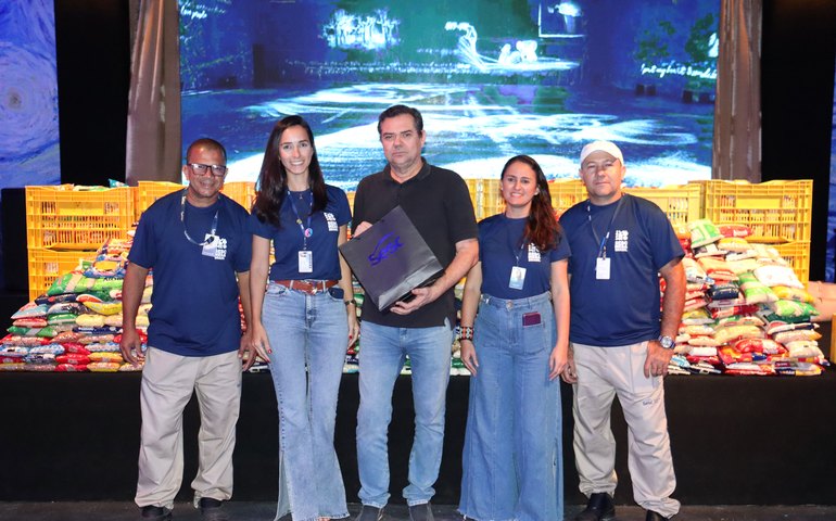 Sesc Mesa Brasil recebe 6 toneladas de alimentos da exposição Van Gogh Live 8K Maceió