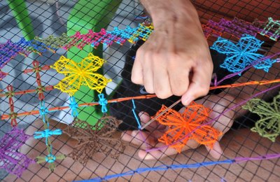 Mãos que fazem arte: conheça tradição do filé do Pontal da Barra