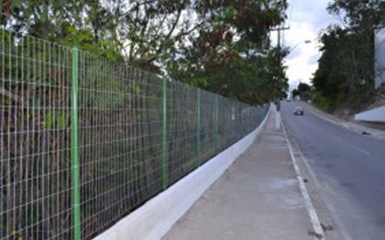 Maceió: Área Verde recebe proteção com tela contra crimes ambientais