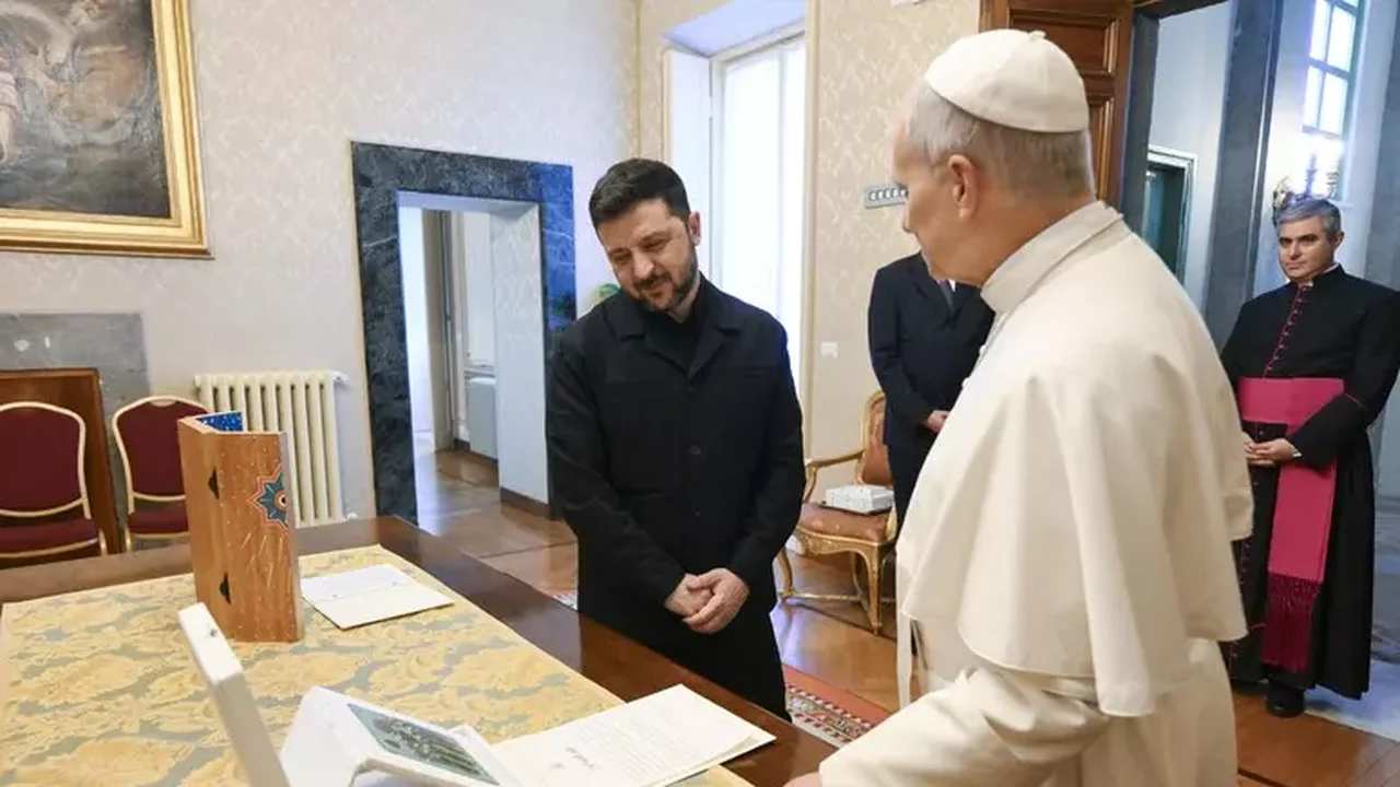Zelensky convida papa Leão XIV para visitar Ucrânia