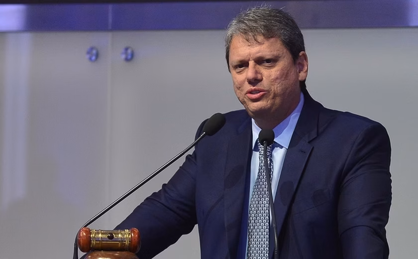 Tarcísio refaz anúncio de programa habitacional e retira menção ao MCMV