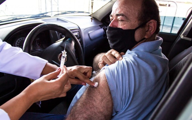 Maceió vacina pessoas com 57 anos sem comorbidades a partir das 13h de hoje (2)