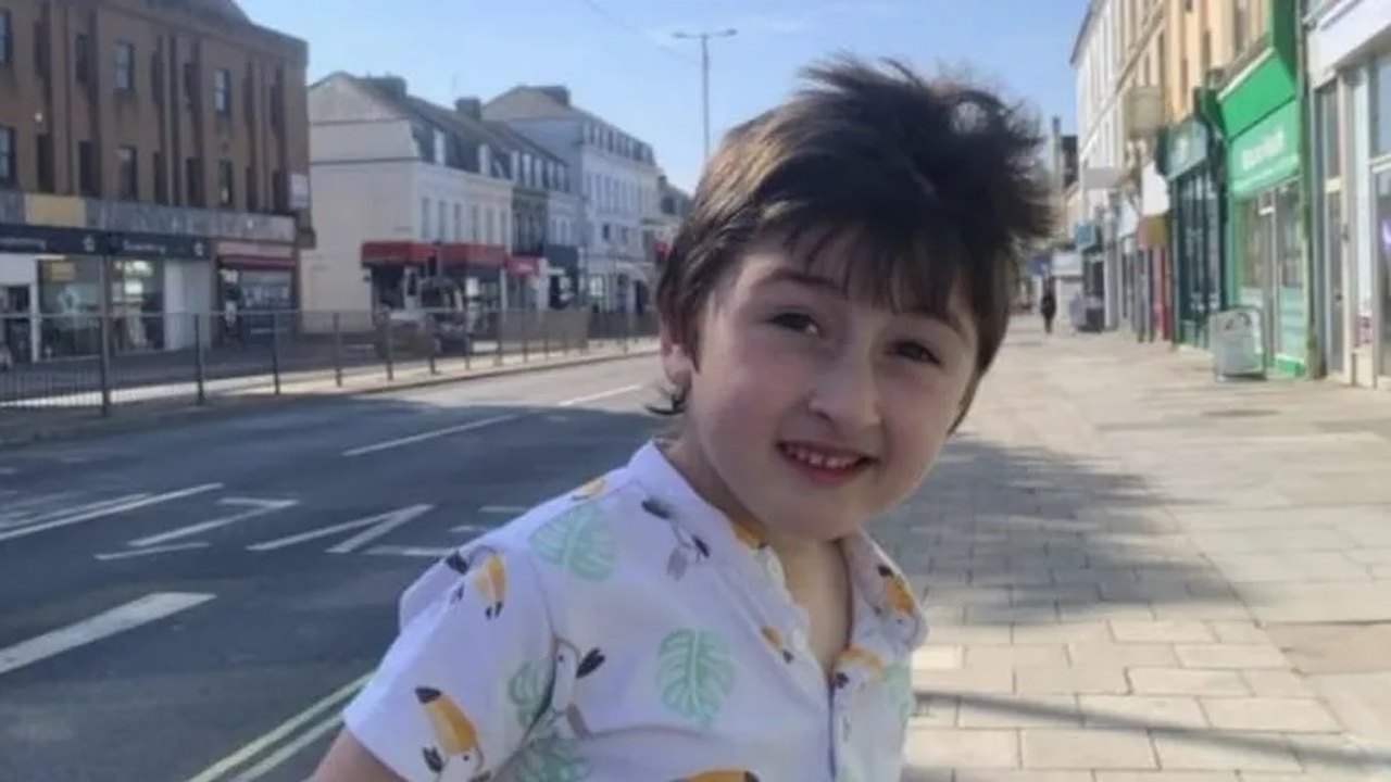 Menino de cinco anos morre afogado uma hora após chegar em resort, na Inglaterra