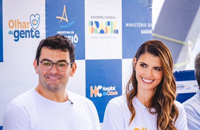 Ao lado do prefeito André, Marina Cândia leva 200 cirurgias de catarata para a população de Mar Vermelho