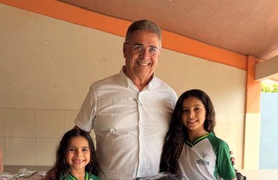 Prefeitura de São Miguel dos Campos realizou a entrega de mais de 10 mil kits de fardamento escolar