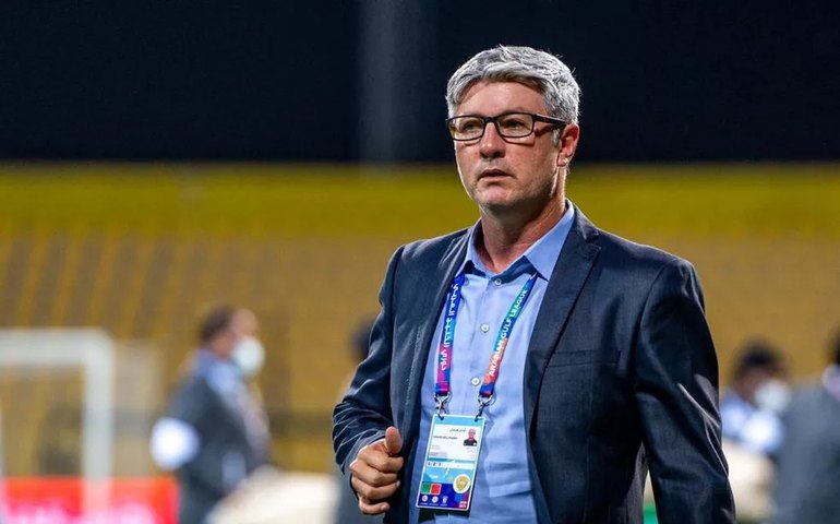 Odair Hellmann admite que deve rodar o elenco e quer Santos com &#8216;mais calma&#8217;