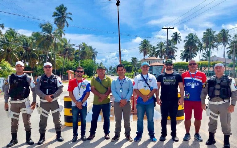 Setur fiscaliza transportes turísticos em Maragogi visando melhorar a qualidade do atendimento ao turista